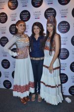 at Shruti Sancheti Show at lakme fashion week 2012 Day 3 in Grand Hyatt, Mumbai on 4th March 2012 (119).JPG